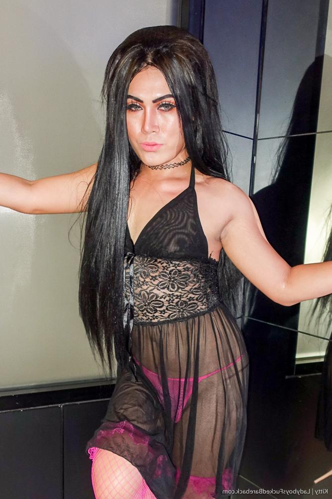 16P Ladyboys ファック コンドームをつけません フィーチャー キティ XXX 写真