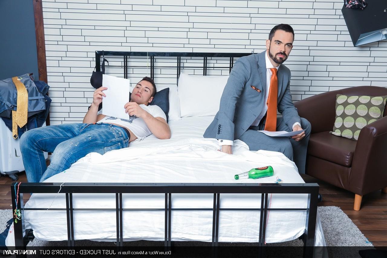 20P Der wilde, schwule Hotelmanager Dolan Wolf fesselt den muskulösen Marco Rubi und fickt ihn hart