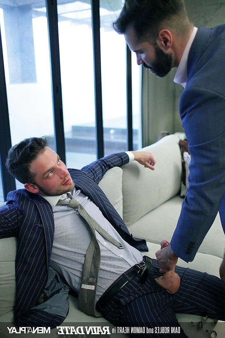 16P O belo empresário Damon Heart bate no urso gay Dani Robles na bunda
