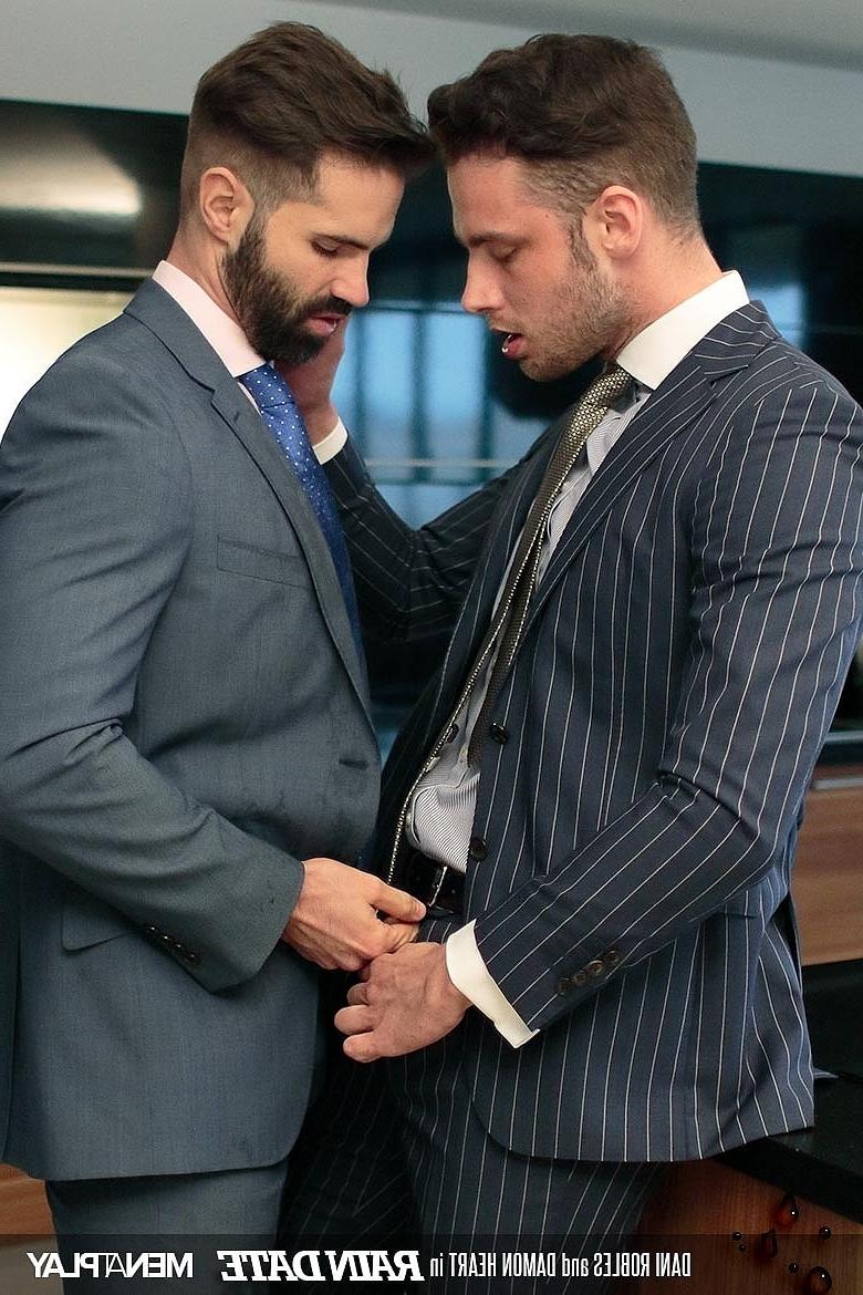 16P O belo empresário Damon Heart bate no urso gay Dani Robles na bunda