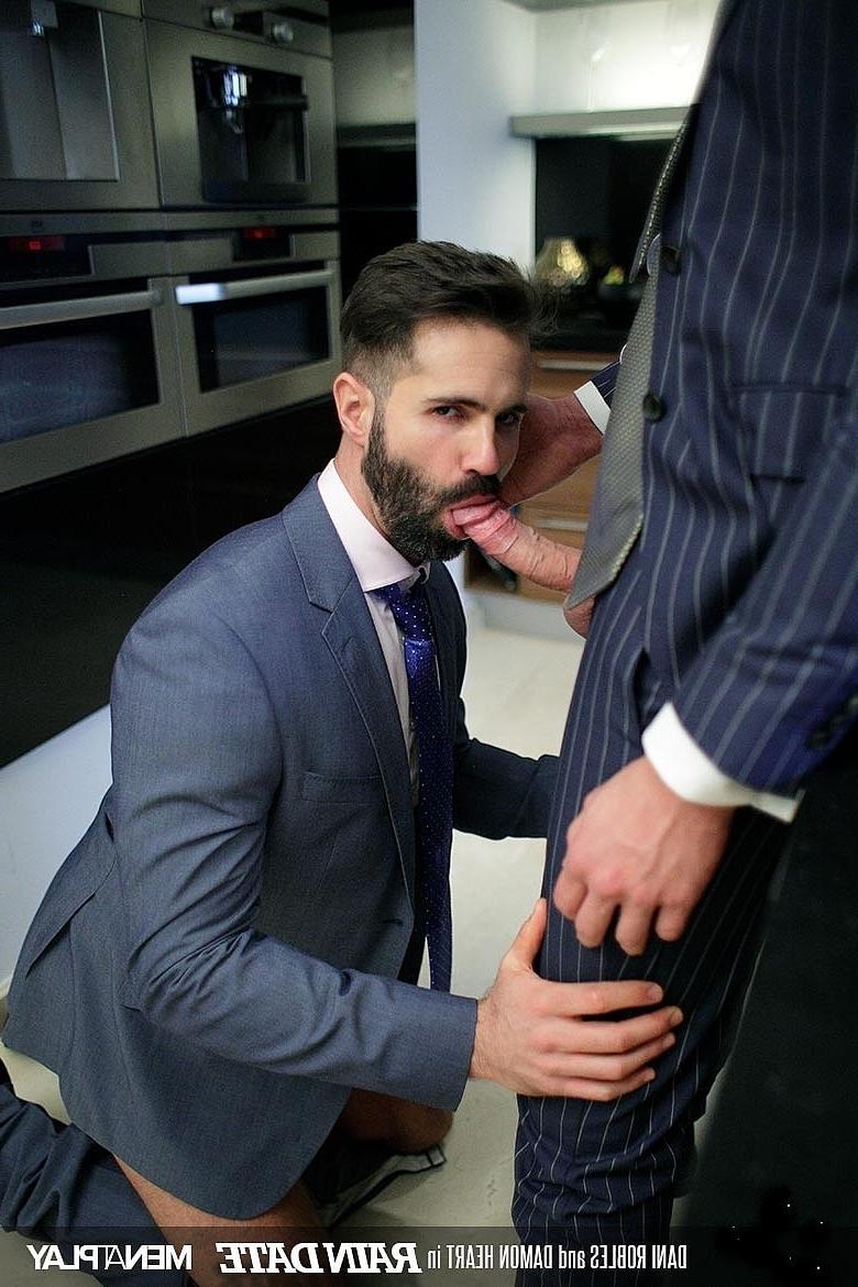 16P O belo empresário Damon Heart bate no urso gay Dani Robles na bunda