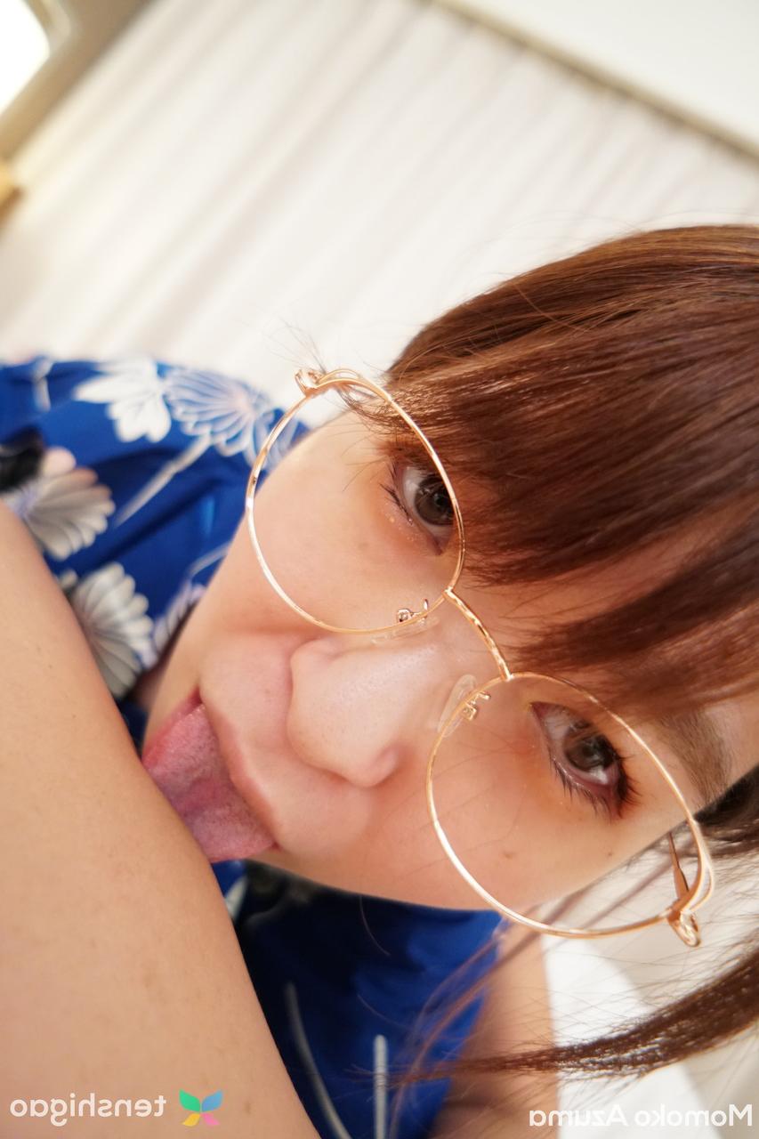 20P A mãe japonesa nerd Momoko Azuma recebe seu regalo peludo perfurado e engordado