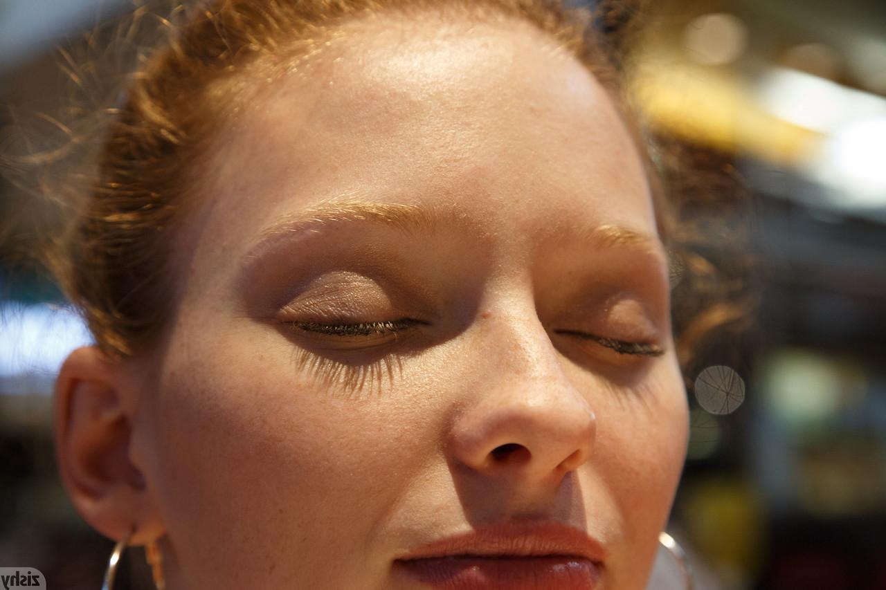 13P Redheaded babe Wendy Patton flashing her sexy firm booty in public