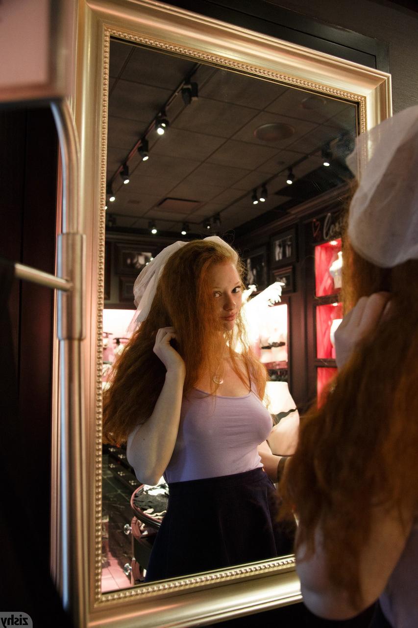 13P Redheaded babe Wendy Patton flashing her sexy firm booty in public