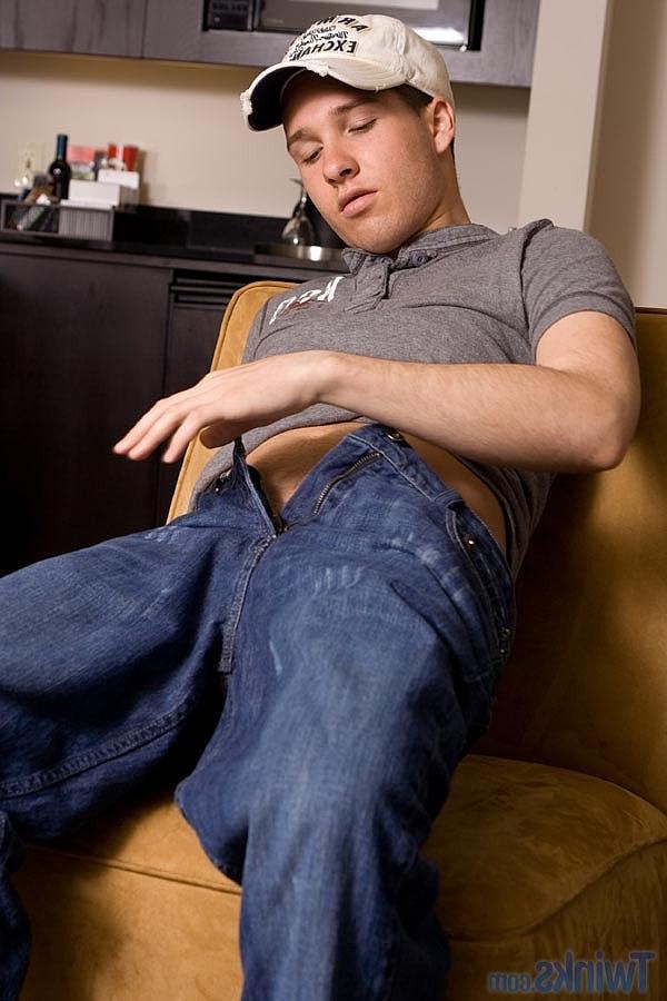20P Hot twink Jake P removes his jeans and shirt and masturbates in a solo
