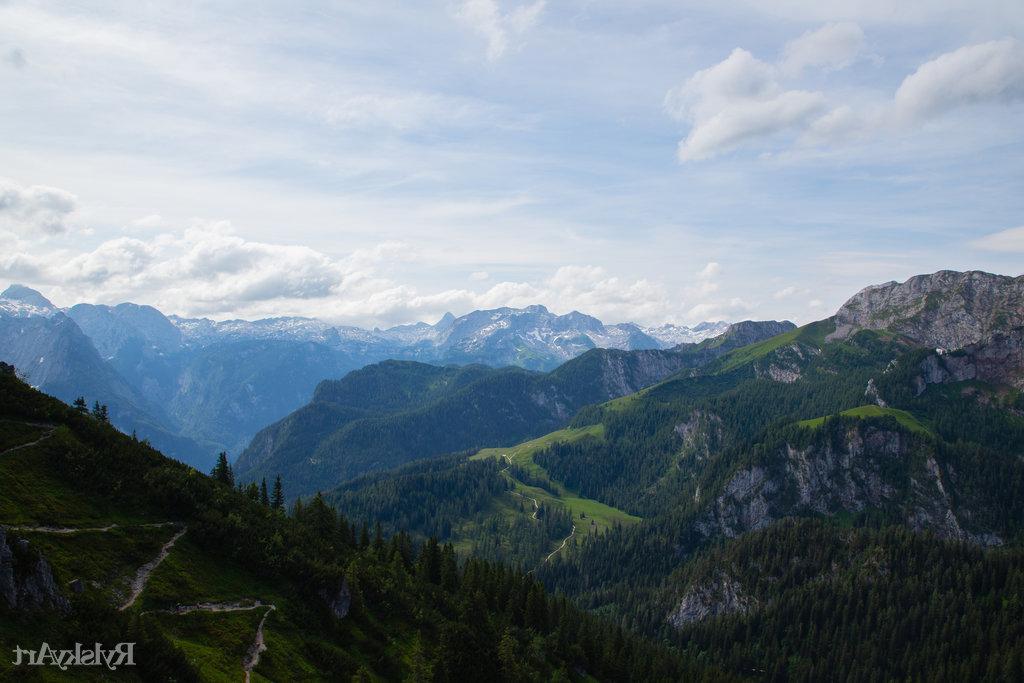16P La joven latina Ryanne Keena se desnuda totalmente durante un viaje a la montaña