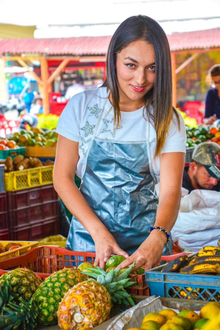 10P Seller Lorena Castro met at the market and fucked at home by Mister Marco