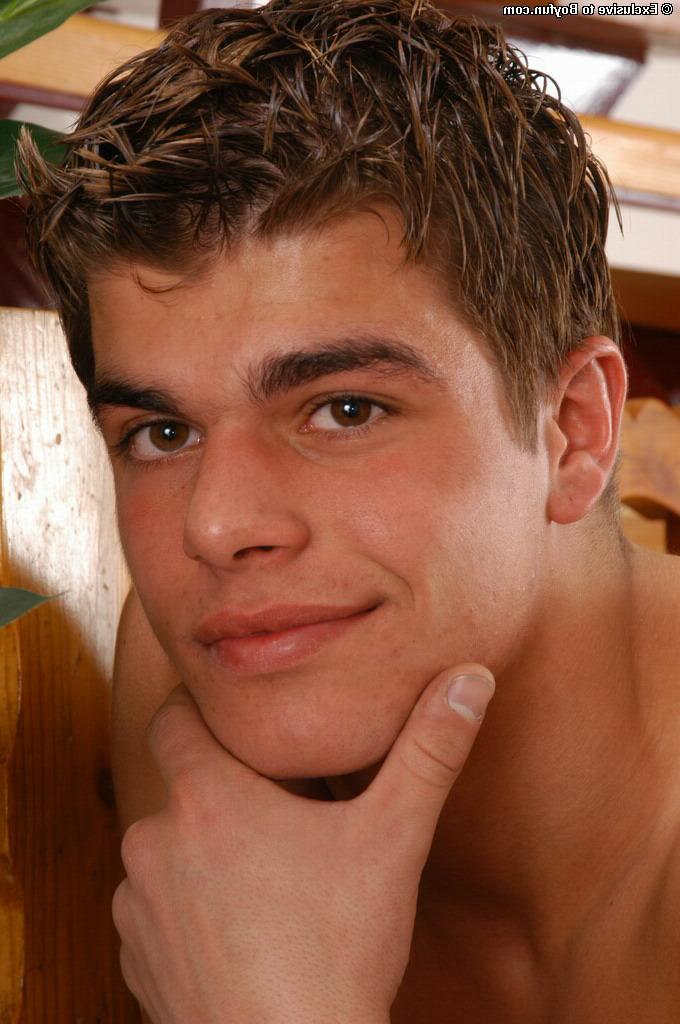 20P Handsome gay model Jakub unveils his hot tanned body, round ass & big dick