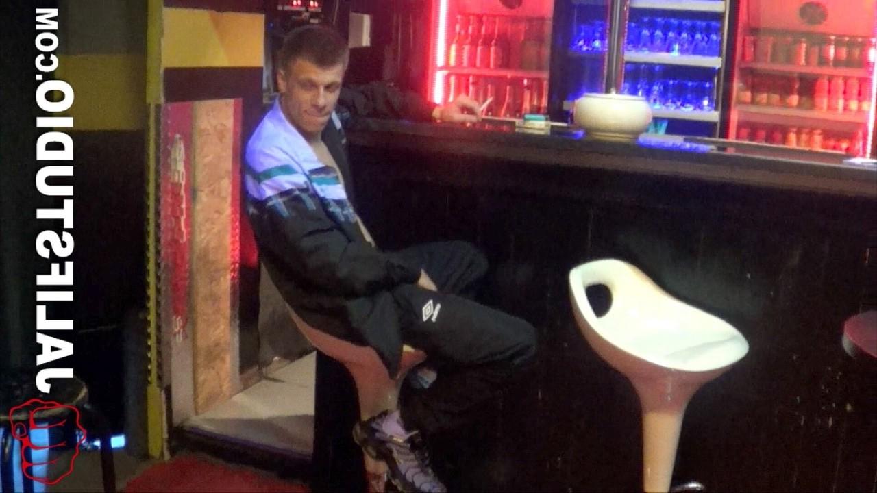 10P Os gays Julian Kido e Kevin Sportswear fazem sexo em um bar