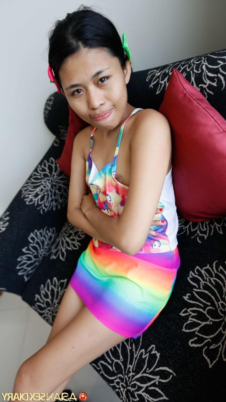 20P A gata asiática Adelia mostra sua buceta aparada e cremosa depois do sexo POV