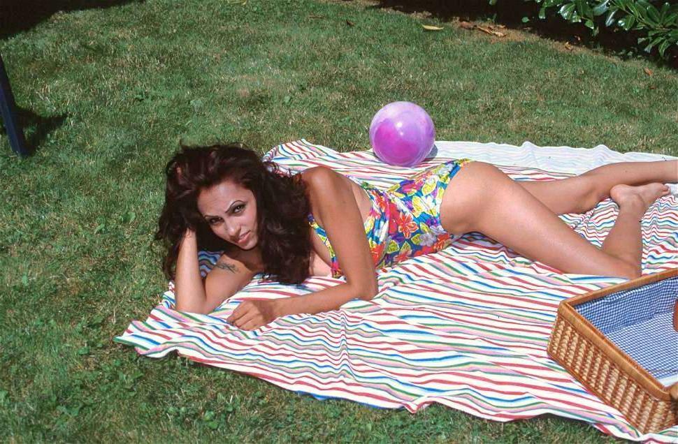 13P Indian MILF frees her nice boobs from swimwear in a backyard