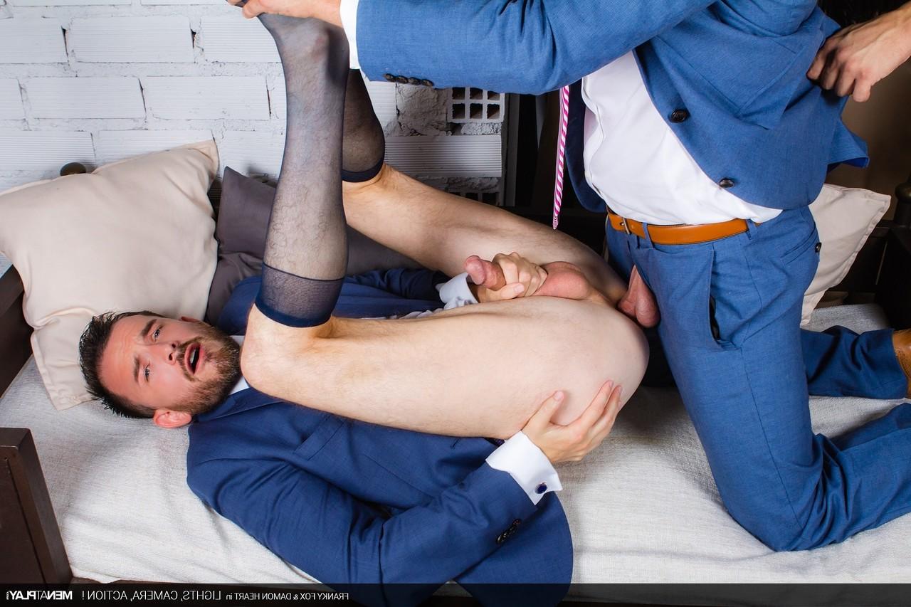 20P Los colegas gays Franky Fox y Damon Heart tienen un rapidito anal salvaje en el trabajo
