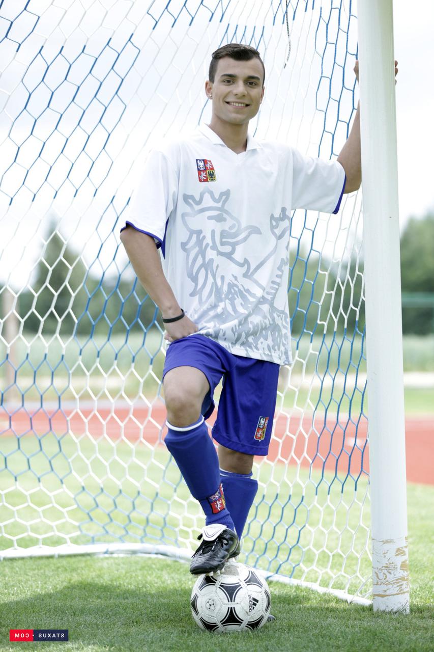 20P Gay soccer players Nick Vargas and Ruben Bart fuck after practice