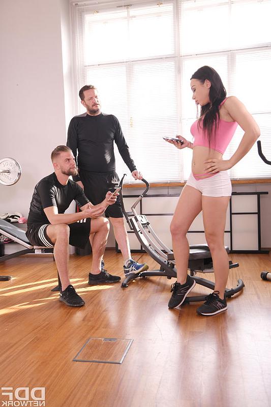 12P Athletic beauty Regina Sparks gets double fucked by her workout partners
