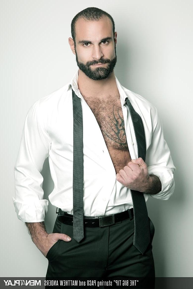 17P Paco et Matthew Anders, hommes gays bien musclés, ont un quickie anal sauvage au travail