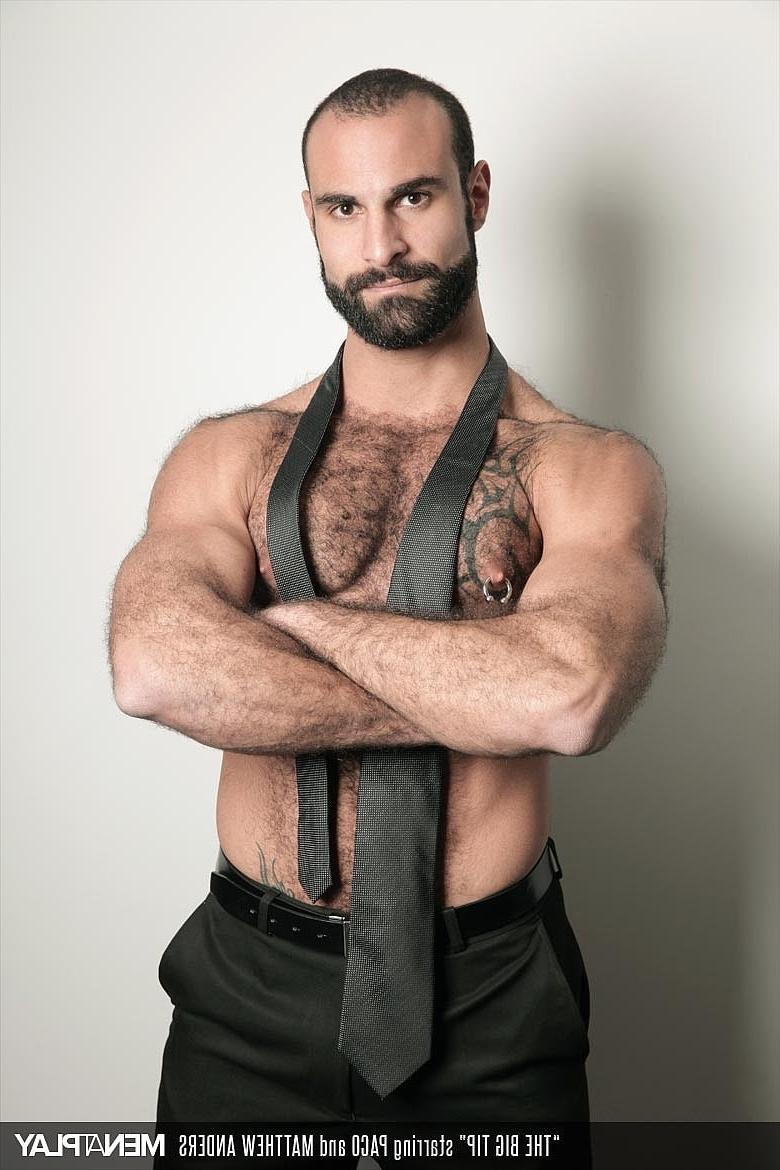 17P Paco et Matthew Anders, hommes gays bien musclés, ont un quickie anal sauvage au travail