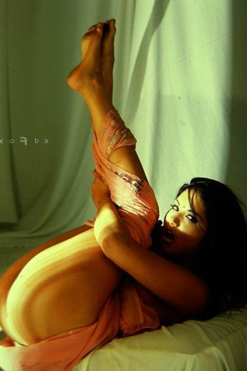 15P La india sunny leone muestra su culo redondo y sus fantásticas tetas