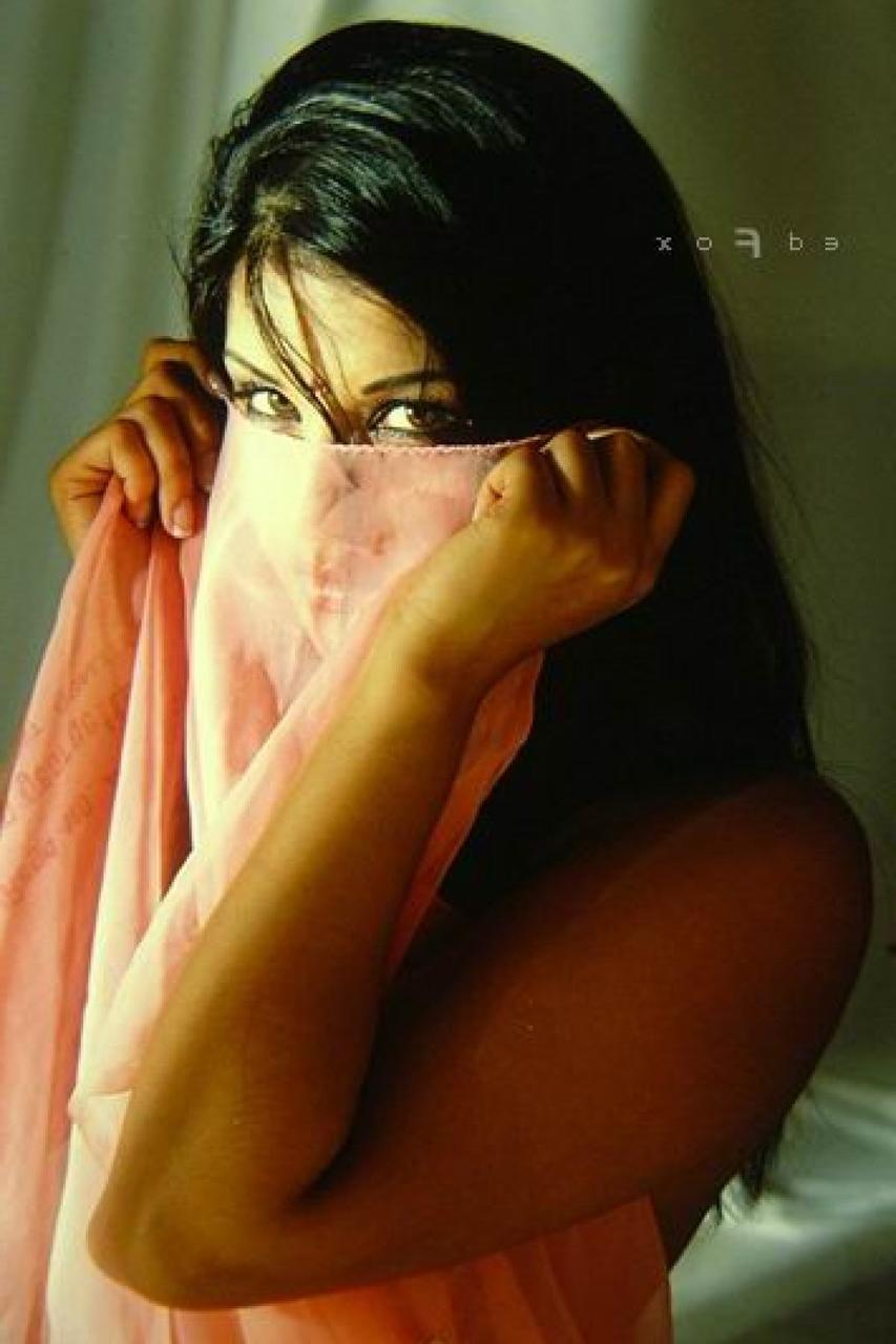 15P La india sunny leone muestra su culo redondo y sus fantásticas tetas
