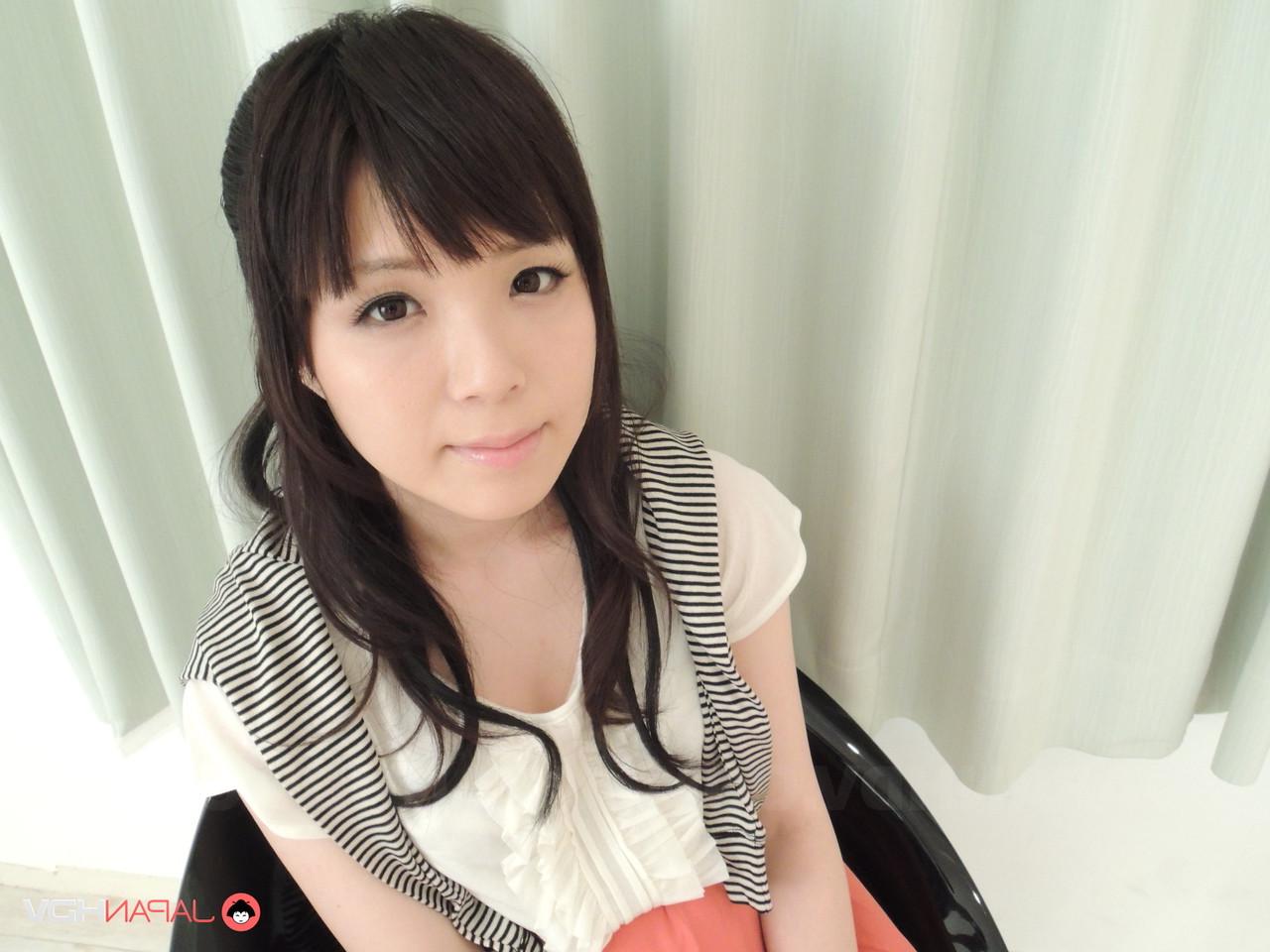 15P 愛らしい日本のひよこ桜瀬奈がマンコを舐められたり指を入れられたりする