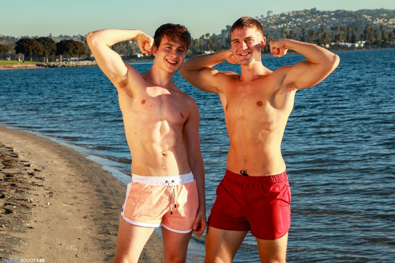 20P Athletic gay hunks Cody Viper & Brandon Anderson enjoy hardcore anal sex