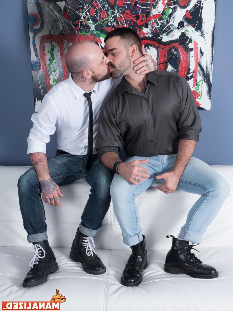 20P Gays peludos Rogue Status e Teddy Torres batem forte depois de se despir