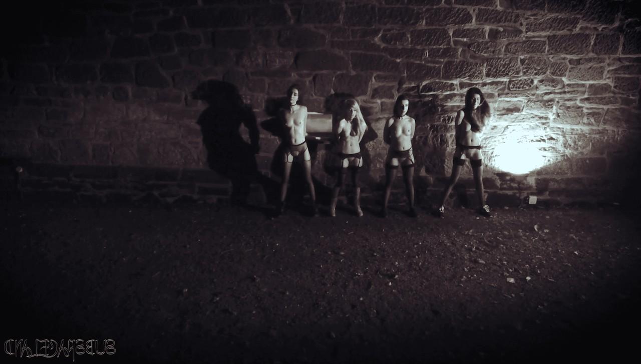 20P As adolescentes Candee Licious e Teressa Bizarre são amarradas com corda e atormentadas