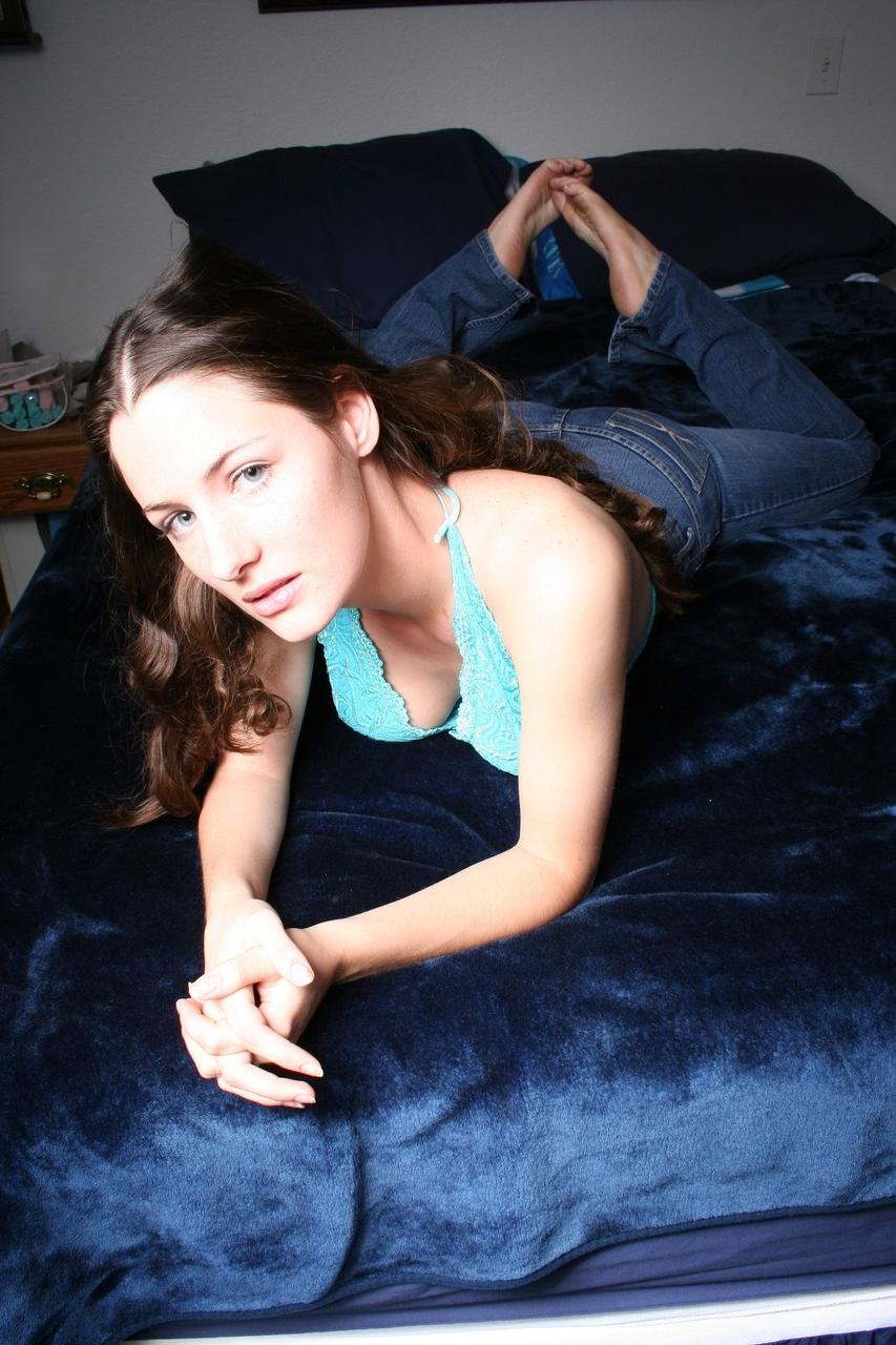 12P Amateur model Serenity Reese posing in her turquoise bra and tight jeans