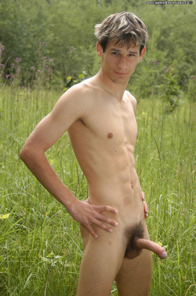 20P Gay Caucasian hottie Jaroslav strips in a field & shows his asshole & dick