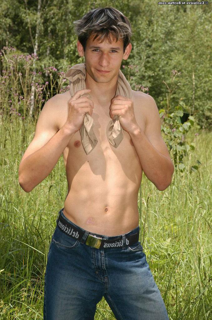 20P Gay Caucasian hottie Jaroslav strips in a field & shows his asshole & dick