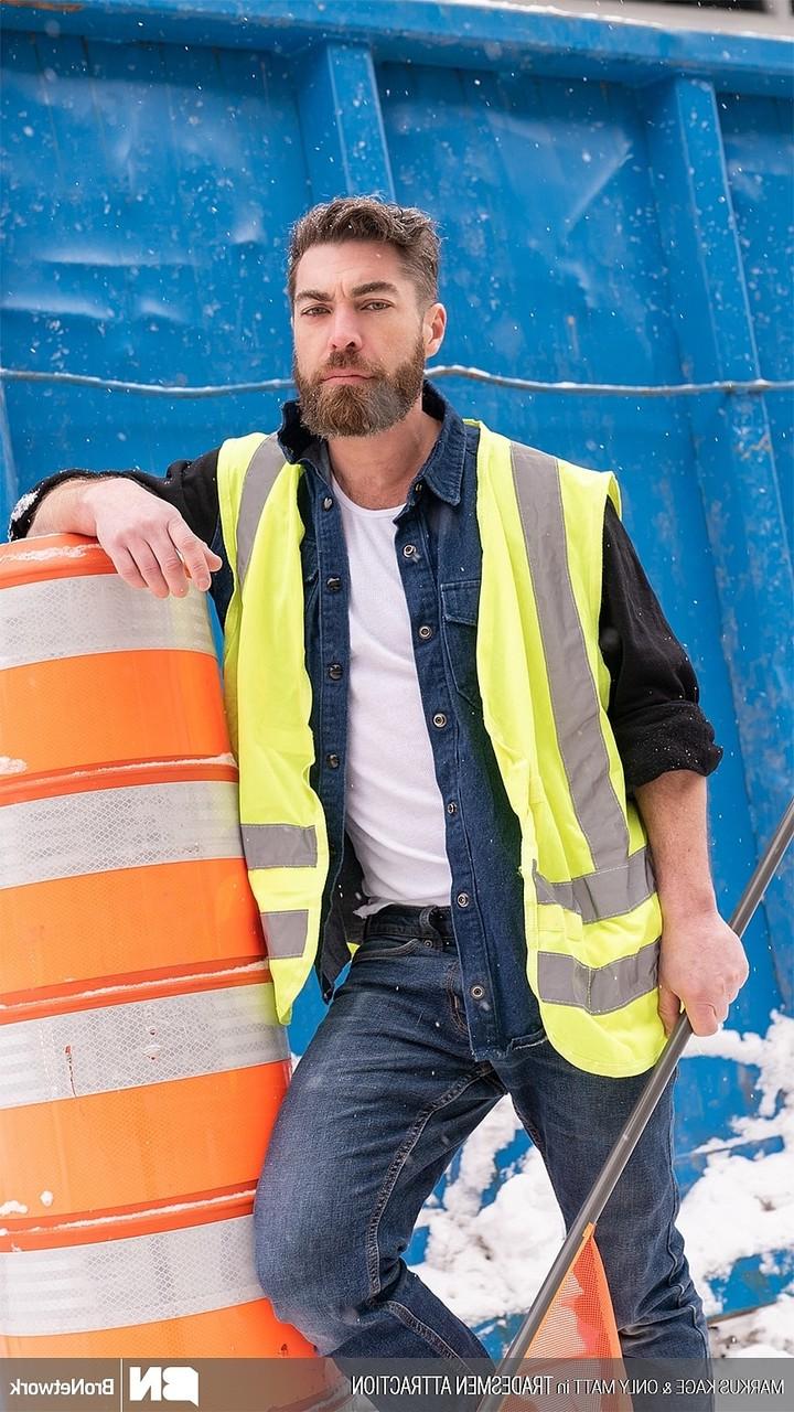20P Trabalhadores da construção civil gays gostosos Markus Kage e Only Matt batem depois do trabalho