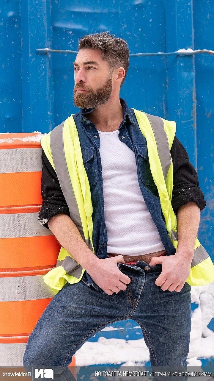 20P Trabalhadores da construção civil gays gostosos Markus Kage e Only Matt batem depois do trabalho