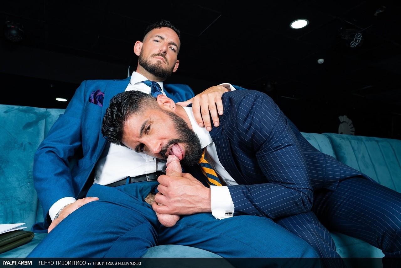 20P Gay hottie Derek Allen rims and fucks doggystyle bear Justin Jett