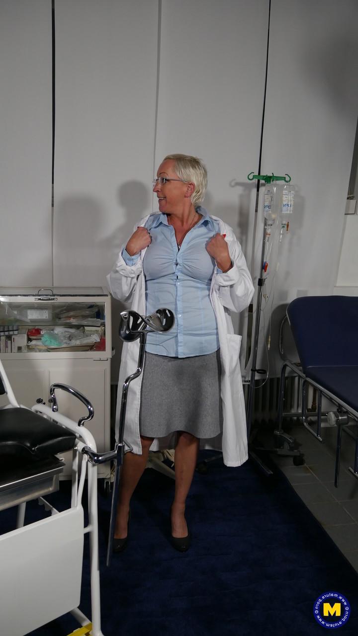 20P Short-haired doctor Anja stripping and masturbating at the office