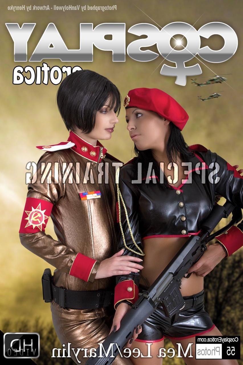 12P Garotas de cabelos escuros se envolvem em brincadeiras lésbicas durante a ação de cosplay