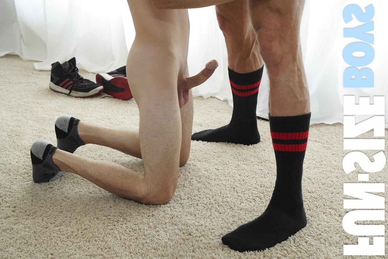 20P Der reife Schwulentrainer Dallas Steele erteilt dem Twink Marcus eine wertvolle Sex-Lektion