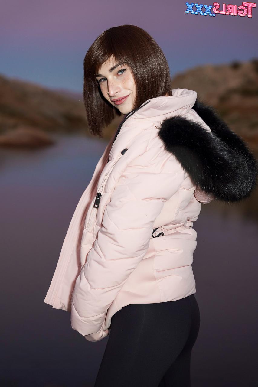 16P TGirls XXX Saphira Blu