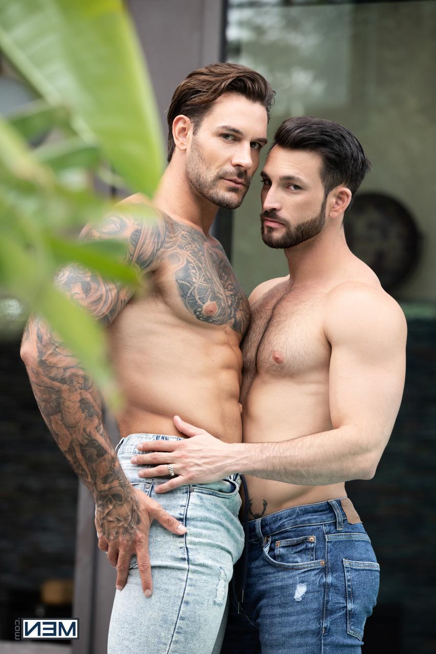 20P Os fisiculturistas sexy Papi Kocic e Javi Gray chupam a foda um do outro antes de foder