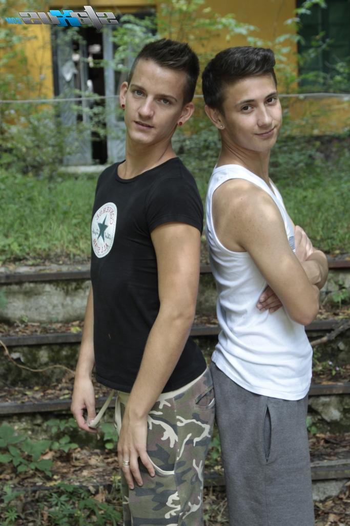 20P Gay boys David Hanson & Daniel Prince have some doggystyle anal sex outdoors