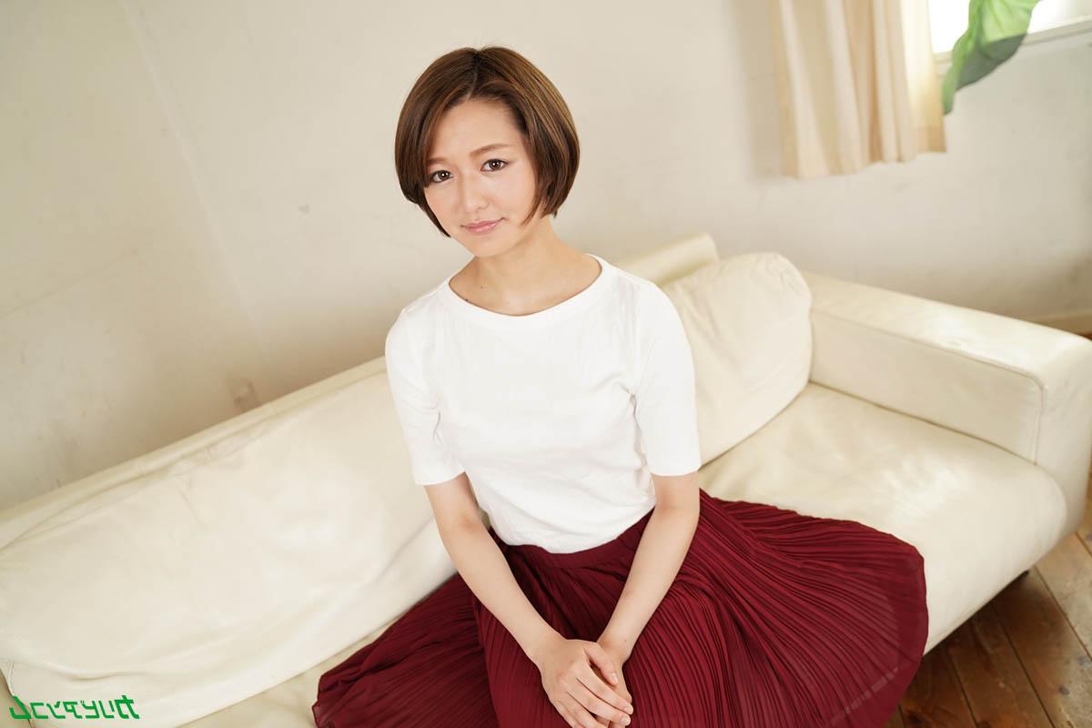 20P Das zierliche japanische Mädchen Mai Yoshino wird bespielt, gefickt und vollgespritzt