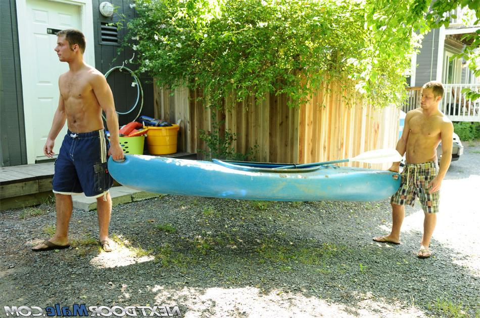 20P Les garçons chauds Matt Studding et David Studding se masturbent en plein air après avoir fait du kayak.