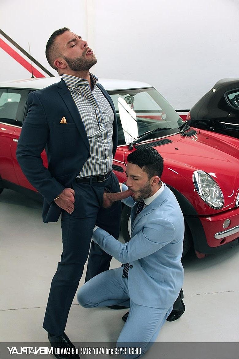 20P Die Autohändler Andy Star und Diego Reyes haben Hardcore-Sex im Laden