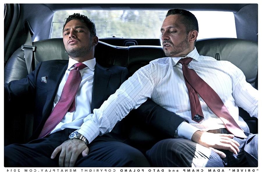 12P Hombres gays musculosos Dato Foland y Adam Champ tienen sexo anal a lo perrito al aire libre
