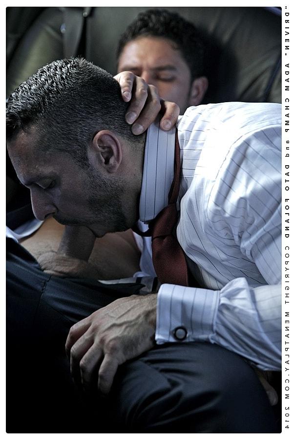 12P Hombres gays musculosos Dato Foland y Adam Champ tienen sexo anal a lo perrito al aire libre