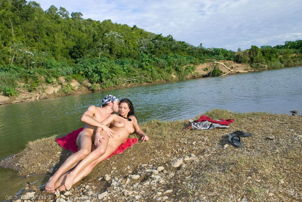 16P A estrela pornô Tera Bond vai de buceta à boca durante as férias em Porto Rico