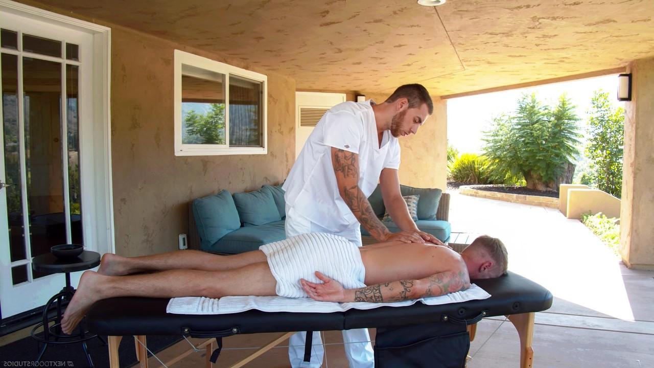 20P El masajista gay Carter Woods y el lindo semental Ryan Jordan se follan los culos