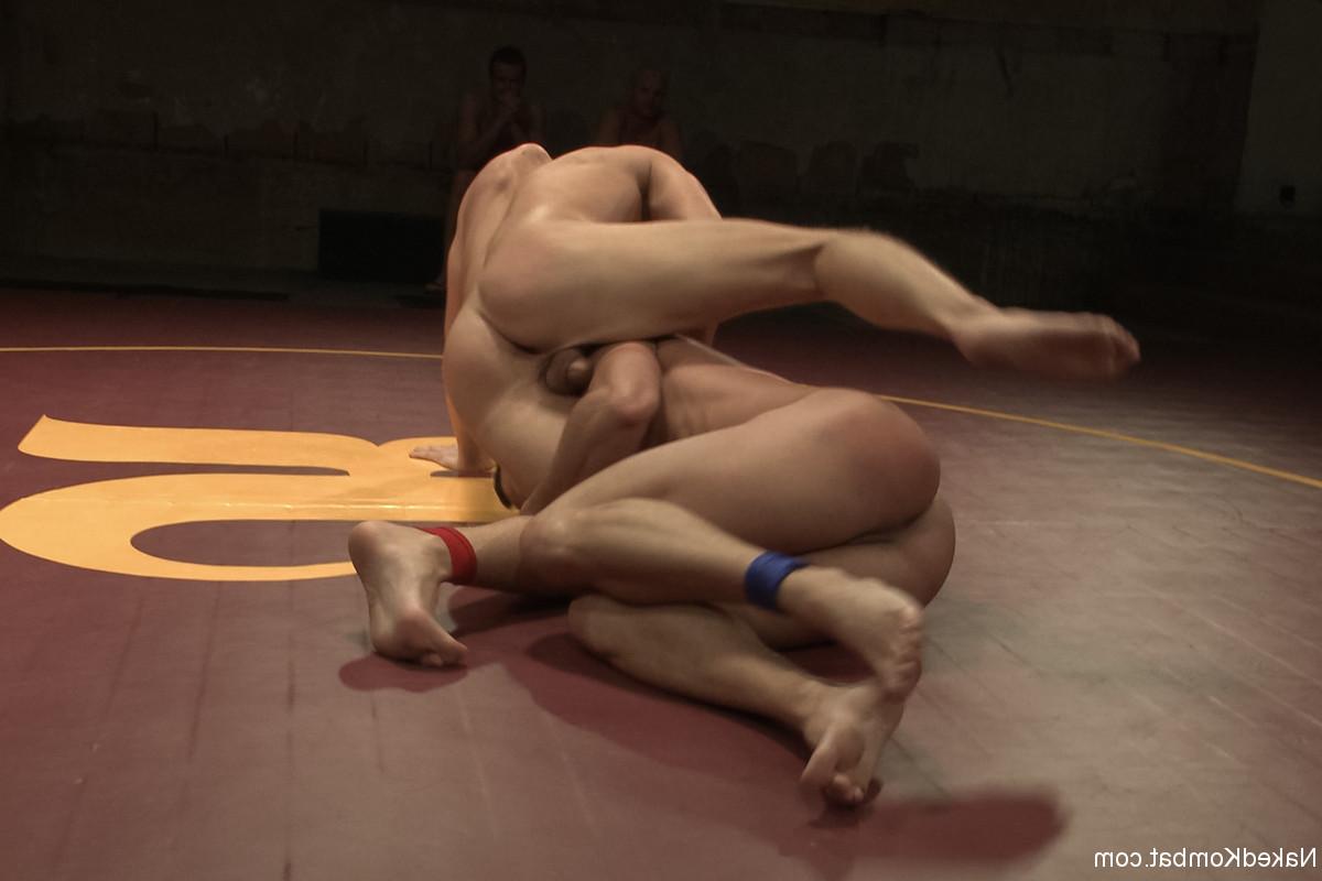 20P Alex Adams, Jessie Colter nues dans Kombat