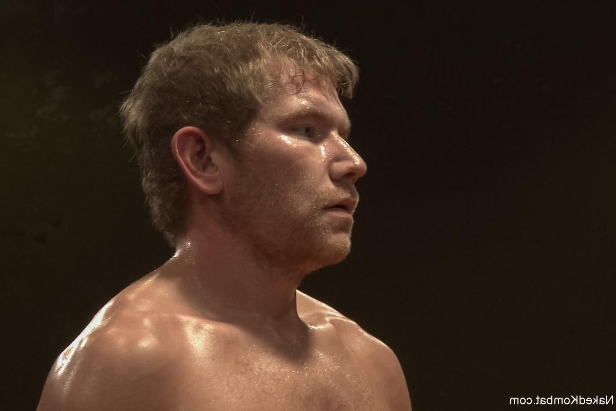 20P Alex Adams, Jessie Colter nues dans Kombat