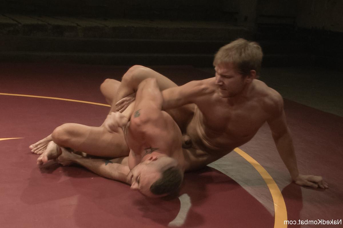 20P Alex Adams, Jessie Colter nues dans Kombat