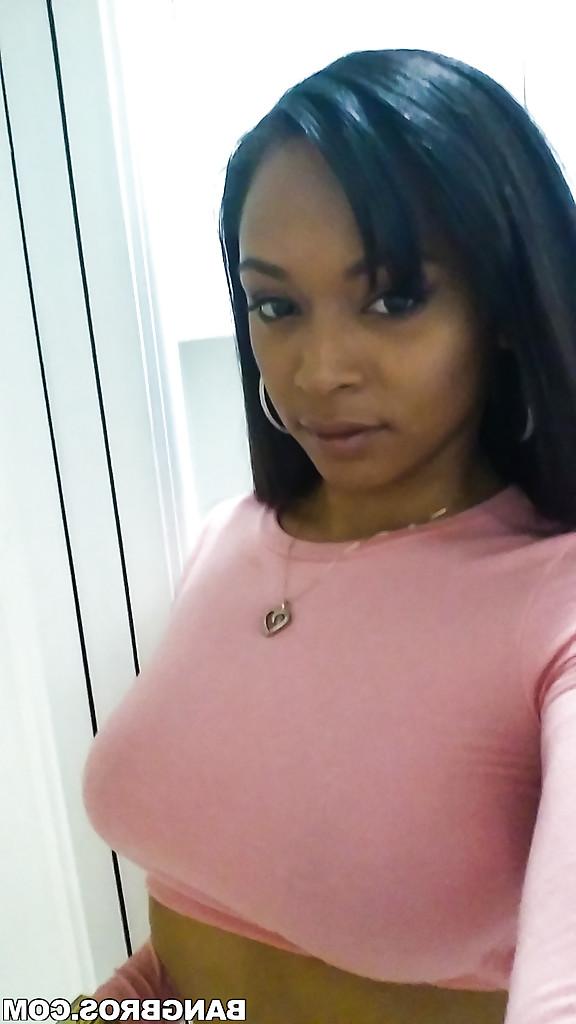14P Garota negra curvilínea Porsha Carrera tirando selfies de seus grandes peitos pretos
