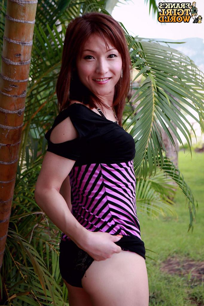 14P Franks TGirl World Naked Gallery
